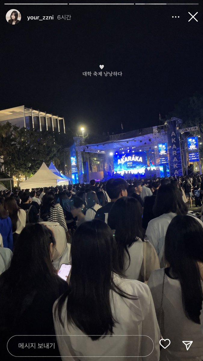 社交媒体演唱会 Story 样机 - AI 生成效果图