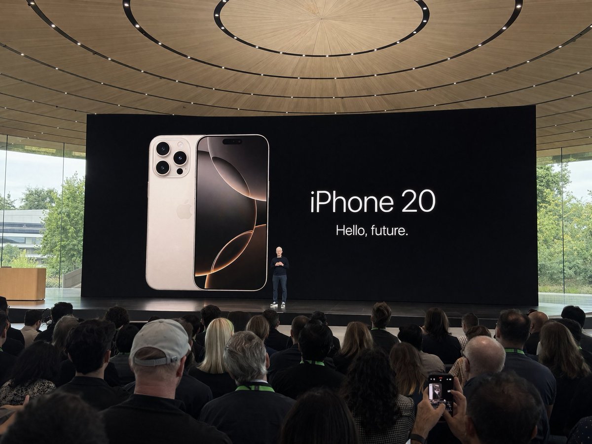 Apple Park 发布会照片提示词 - AI 生成效果图